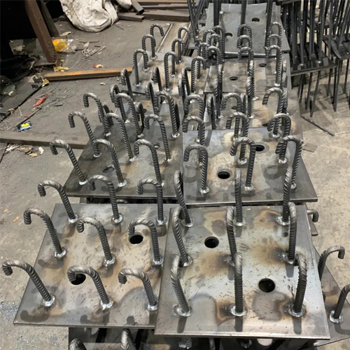 图纸中如何确定五指山预埋件的位置？